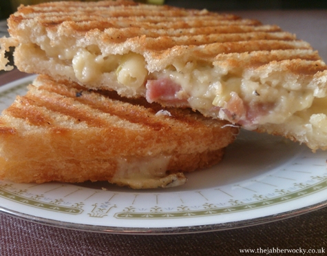 The Mac and Cheese Toastie