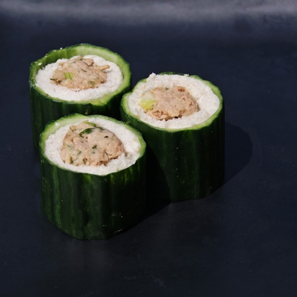 tuna cucumber maki